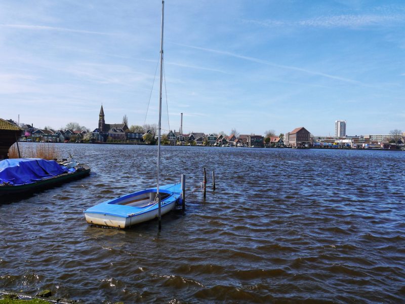 Renting-Boat-in-Zaanse-Schans-e1633156668776