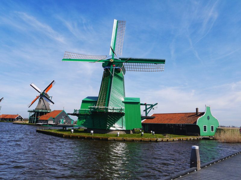 Visit-Histrorical-Windmill-in-Zaanse-Schans-e1633139952647